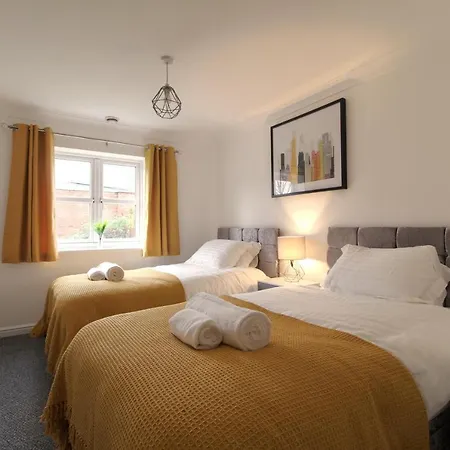 4 Dbl Beds, Modern Apartment, Free Parking And Home-From-Home Wakefield Exterior photo