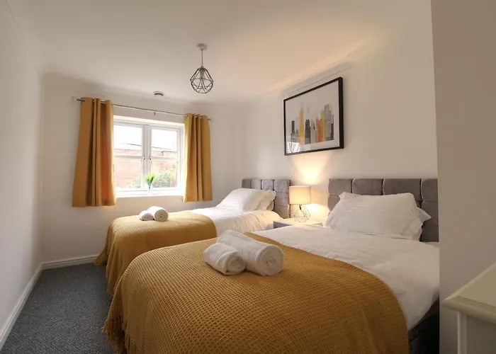 4 Dbl Beds, Modern Apartment, Free Parking And Home-From-Home