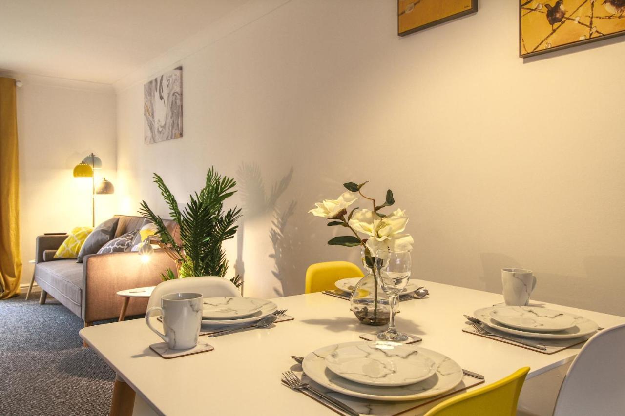 4 Dbl Beds, Modern Apartment, Free Parking And Home-from-home * Wakefield