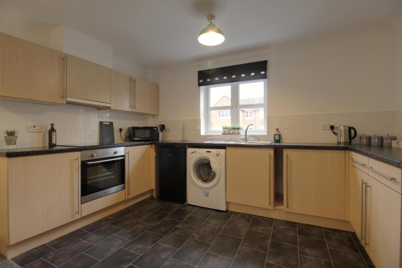 4 Dbl Beds, Modern Apartment, Free Parking And Home-from-home